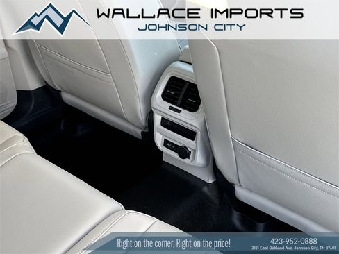 Certified 2022 Volkswagen Tiguan SE image 35