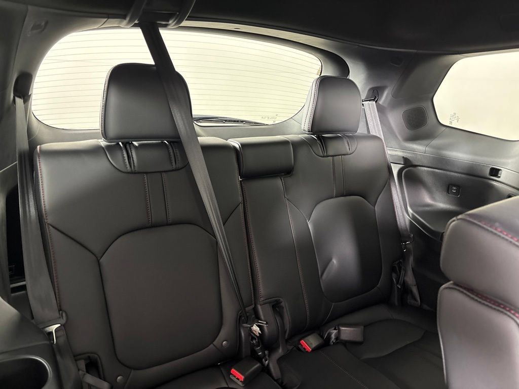 Certified 2025 Honda Pilot Black Edition image 17