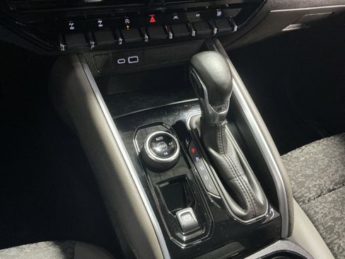 Used 2024 Chevrolet Colorado ZR2 w/ Technology Package image 30