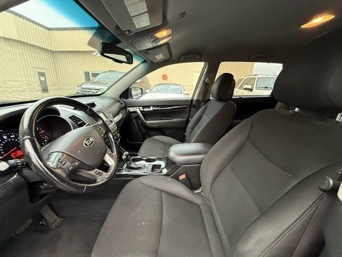Used 2015 Kia Sorento LX image 9