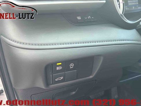 Used 2024 Toyota Highlander XLE FWD image 15