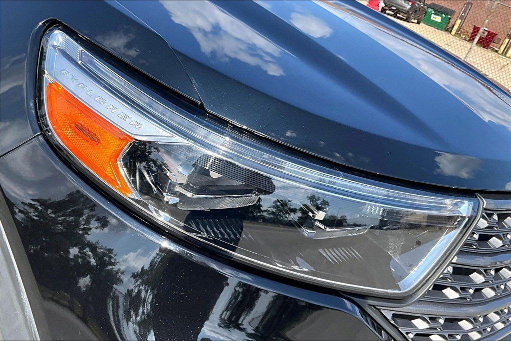 Used 2023 Ford Explorer XLT w/ Equipment Group 202A AWD/4WD image 29