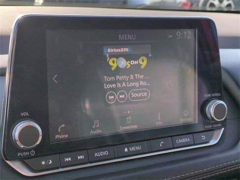 Used 2021 Nissan Rogue SV w/ Premium Package image 16