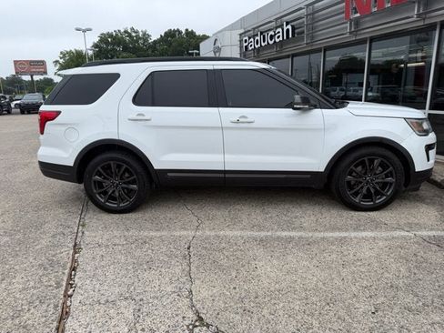 Used 2018 Ford Explorer XLT w/ Equipment Group 202A FWD image 3
