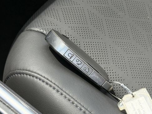 Used 2026 Kia Carnival FWD image 27