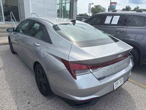 Used 2022 Hyundai Elantra SEL w/ Convenience Package FWD image 2