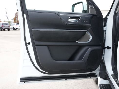 Certified 2025 INFINITI QX80 Sensory image 18