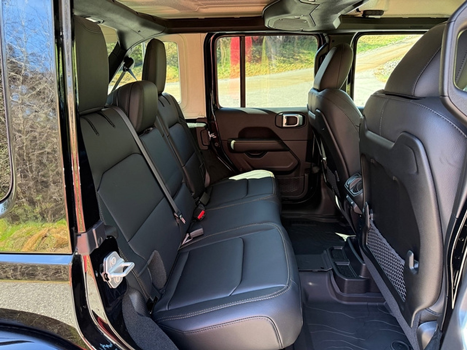 New 2026 Jeep Wrangler Unlimited Sahara AWD/4WD image 18