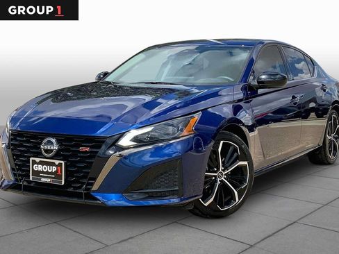 Used 2024 Nissan Altima 2.5 SR w/ SR Premium Package FWD image 1