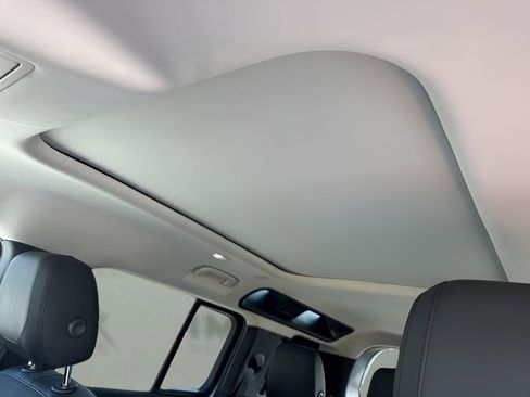 Used 2020 Land Rover Defender 110 image 12