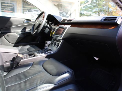 Used 2008 Volkswagen Passat Lux image 16