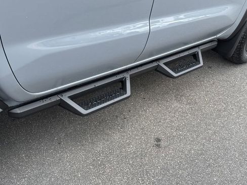 Certified 2025 Nissan Frontier PRO-4X image 11