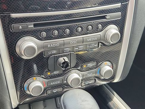 Used 2019 Nissan Pathfinder SL AWD/4WD image 16