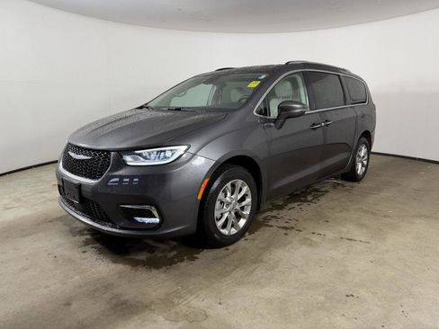 Used 2021 Chrysler Pacifica Touring-L AWD/4WD image 13