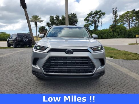 Used 2024 Toyota Grand Highlander XLE image 2