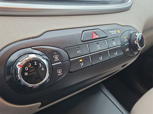Used 2020 Kia Sorento LX image 25
