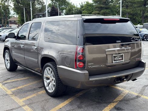 Used 2011 GMC Yukon XL Denali AWD/4WD image 8