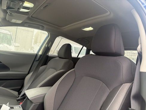 Used 2025 Subaru Crosstrek 2.0i Premium image 12