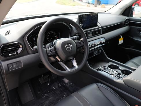 New 2025 Honda Pilot Touring image 15