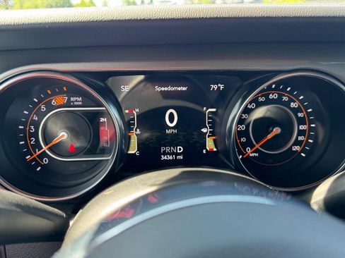 Used 2022 Jeep Wrangler Unlimited Sahara w/ Cold Weather Group AWD/4WD image 24