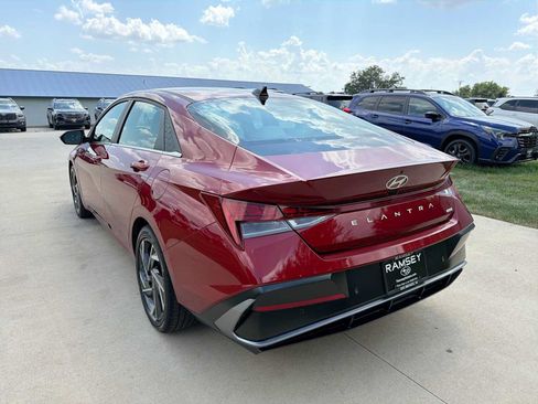 Used 2024 Hyundai Elantra Limited FWD image 4