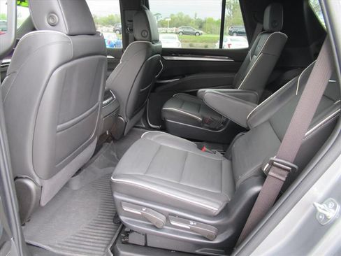 Certified 2025 Cadillac Escalade Premium Luxury w/ LPO, Radiant Package AWD/4WD image 37