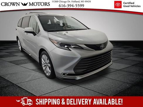 Certified 2022 Toyota Sienna Platinum FWD image 1
