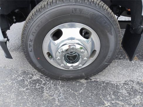 New 2026 Ford F350 Platinum w/ FX4 Off-Road Package AWD/4WD image 9