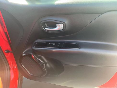 Used 2018 Jeep Renegade Altitude w/ Popular Equipment Group FWD image 25