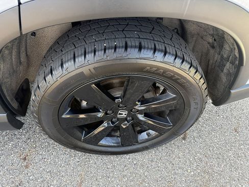 Used 2025 Honda Pilot Black Edition image 10