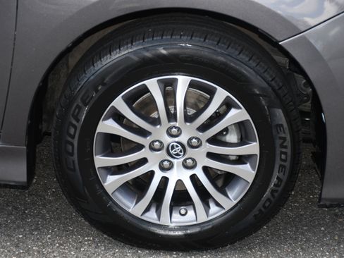 Used 2020 Toyota Sienna XLE image 23