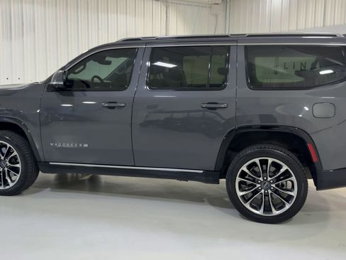 Used 2022 Jeep Wagoneer Series III w/ Premium Group I AWD/4WD image 7