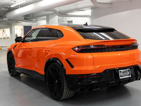 Used 2025 Lamborghini Urus SE image 7