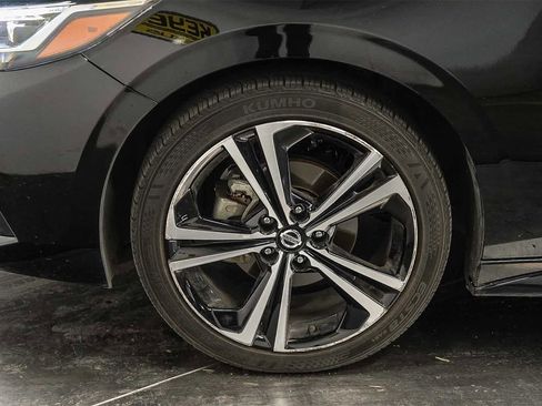 Used 2023 Nissan Sentra SR w/ SR Premium Package image 10