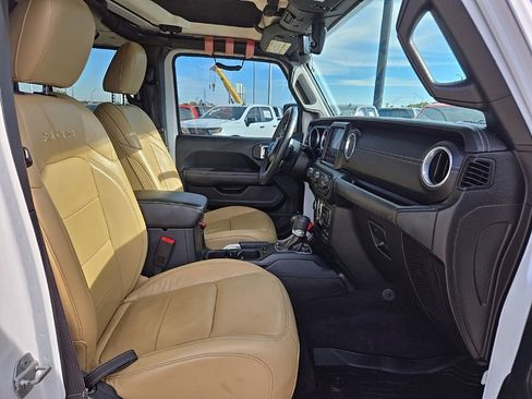 Used 2018 Jeep Wrangler Unlimited Sahara image 29