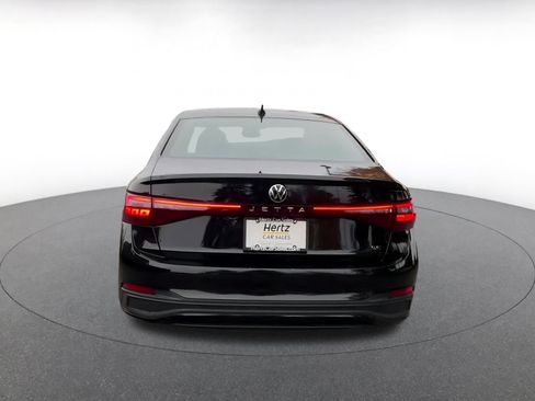 Used 2025 Volkswagen Jetta SE image 12