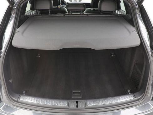 Used 2018 Porsche Macan image 37