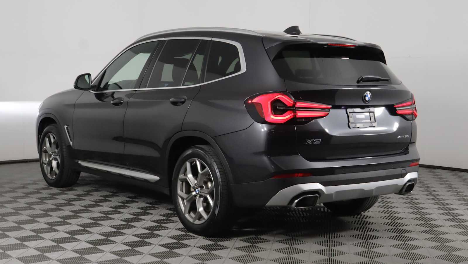 Used 2023 BMW X3 xDrive30i w/ Premium Package AWD/4WD image 4