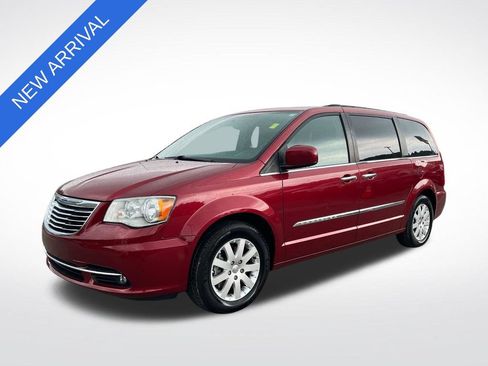 Used 2016 Chrysler Town & Country Touring w/ Driver Convenience Group FWD image 7