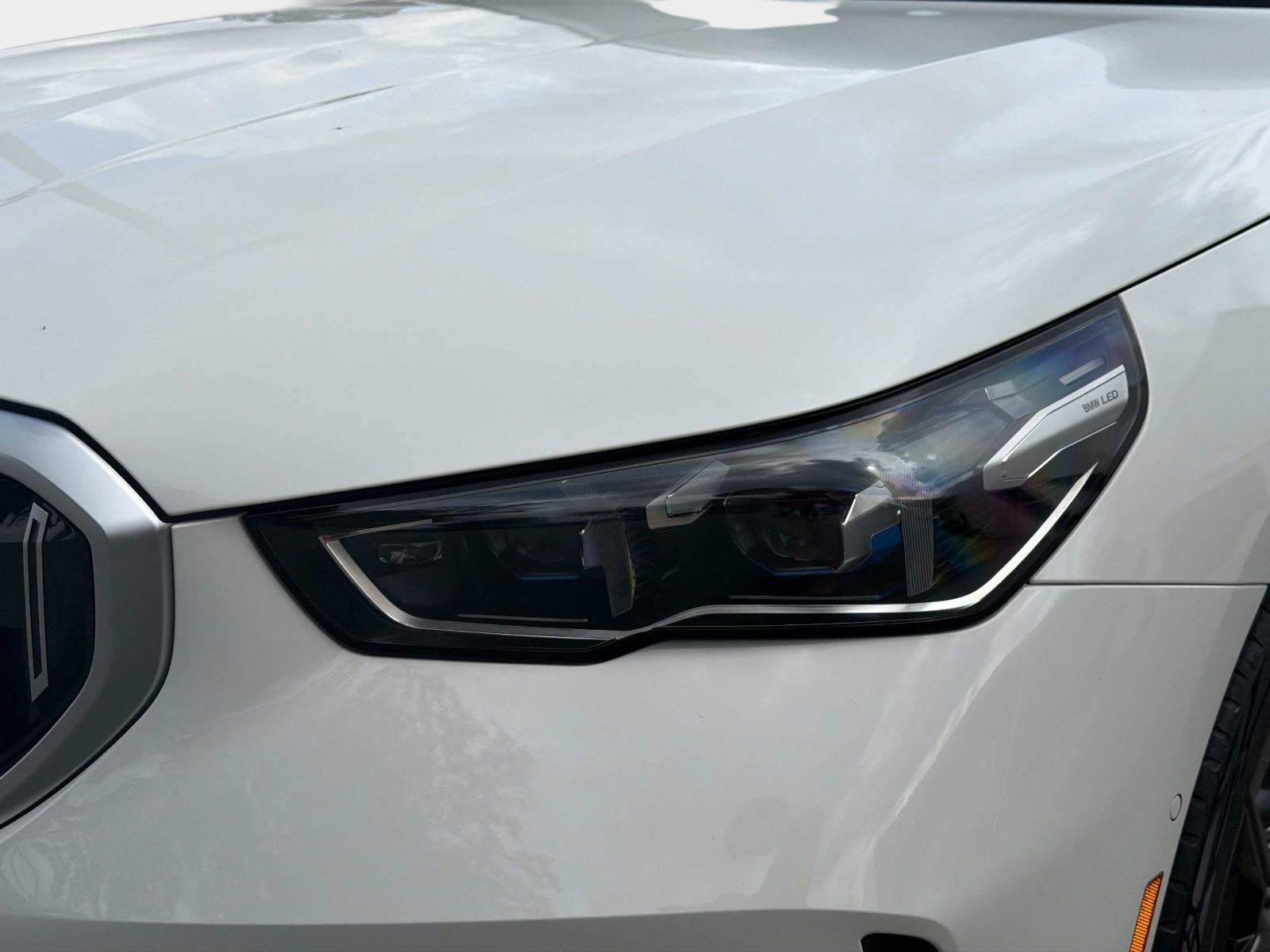 Used 2026 BMW i5 eDrive40 w/ Premium Package RWD image 9