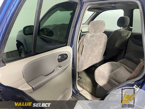Used 2004 Chevrolet TrailBlazer LS w/ LS Preferred Equipment Group AWD/4WD image 9