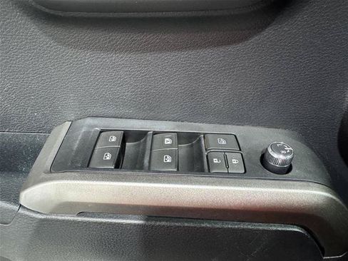 Used 2018 Toyota Tacoma SR5 RWD image 36