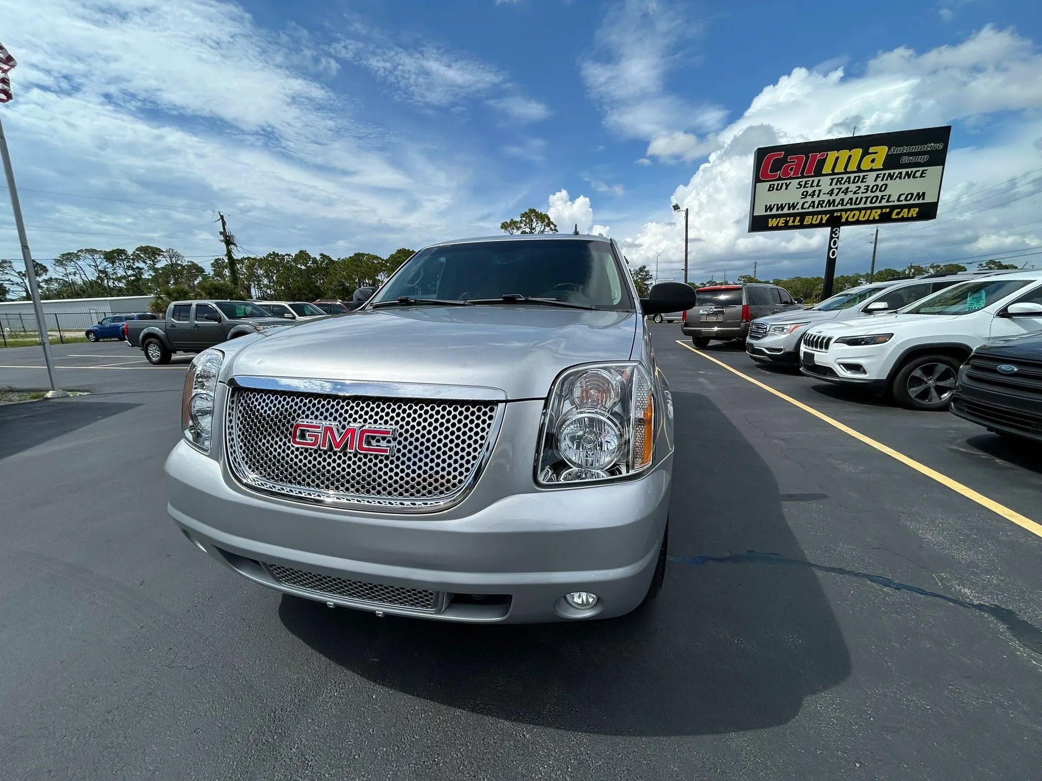 Used 2012 GMC Yukon XL Denali RWD image 11