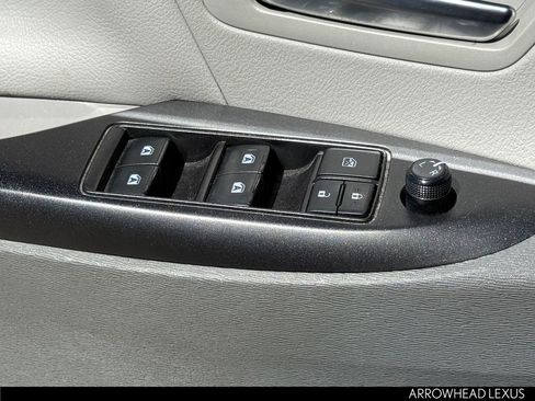 Used 2020 Toyota Sienna LE w/ Carpet Mat Package image 24