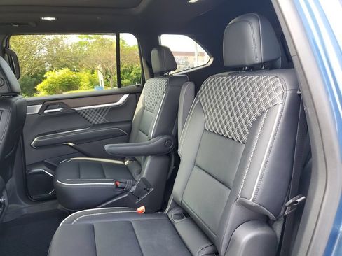 Used 2025 GMC Acadia Denali w/ Super Cruise Package AWD/4WD image 11