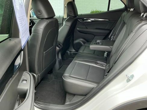 Used 2023 Buick Envision Essence image 13