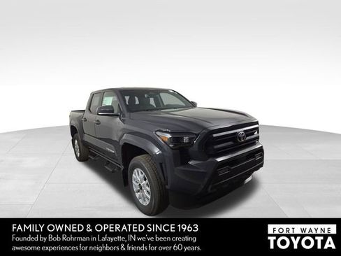 Used 2025 Toyota Tacoma SR5 image 4