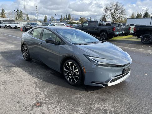 Used 2023 Toyota Prius Prime Premium image 6