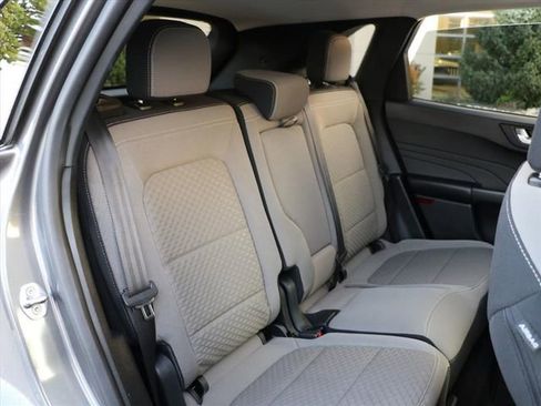 Used 2021 Ford Escape SE w/ SE Sport Appearance Package image 15