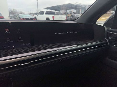 Used 2025 Cadillac Escalade IQ Luxury 1 image 18